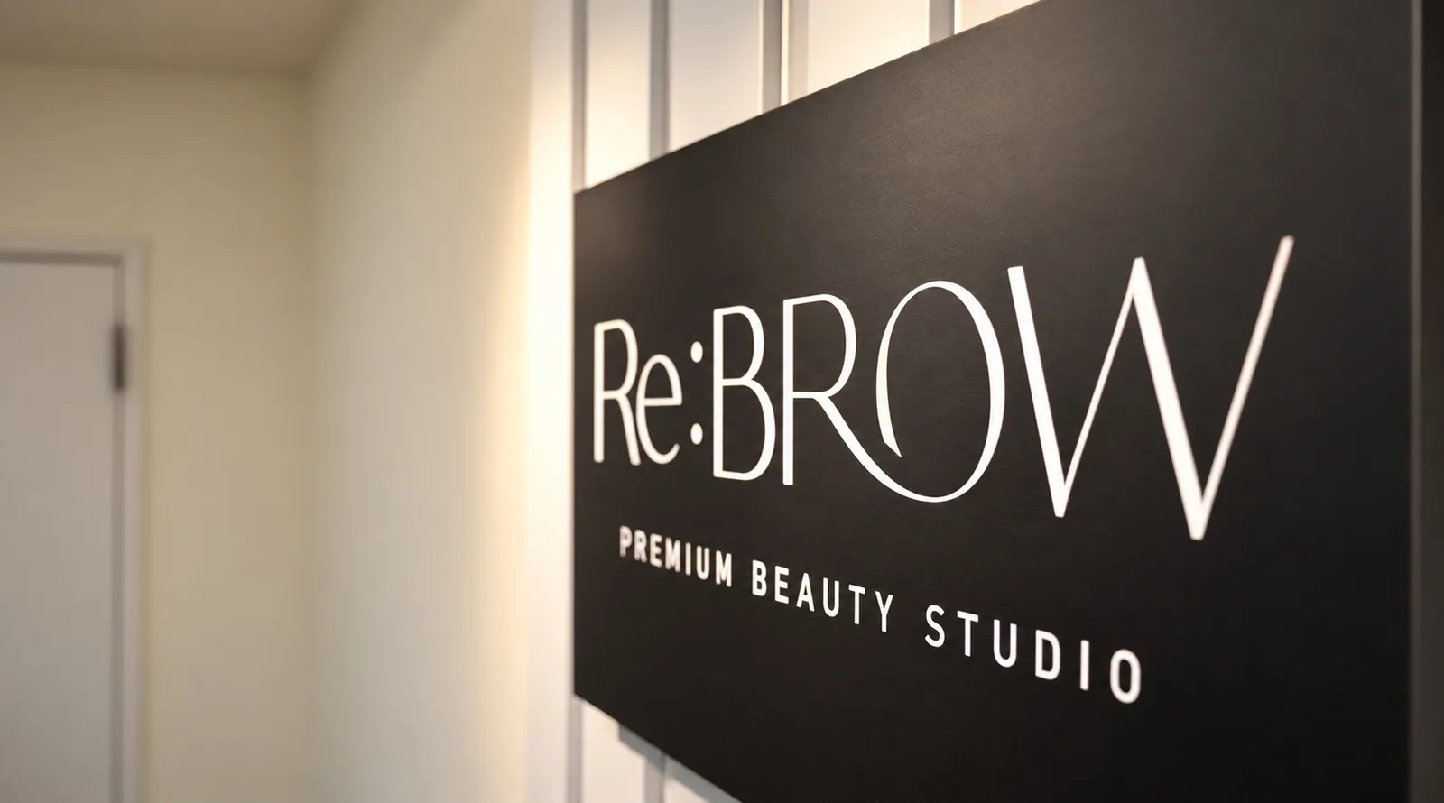 Re:BROW 리브로우 대기 공간과 상담 테이블